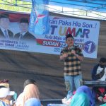 KOORDINATOR relawan Paslon Bupati dan wakil bupati Kepulauan Sula, Faruk Bahnan saat berkampanye di Desa Waiman, Selasa (20/10/2020)