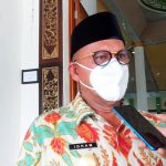 Pj Bupati Kepsul Idham Umasangadji saat diwawancara wartawan, Jumat (02/10/202)