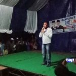 MANTAN anggota DPRD Kabupaten Kepulauan Sula, Rusdy Amirudin saat menyampaikan orasi politik di kampanye Paslon HT-Umar di Desa Falabisahaya, Selasa (6/10/2020) malam