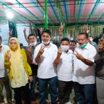 KETUA Golkar Malut Alien Mus (hijab) didampingi Paslon Ubaid-Anjas saat berkampanye di Kecamatan Wasile Selatan, Halmahera Timur Minggu (29/11/2020)