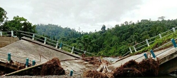 KONDISI jembatan air Bugis di Desa Auponhia Kecamatan Mangoli Selatan