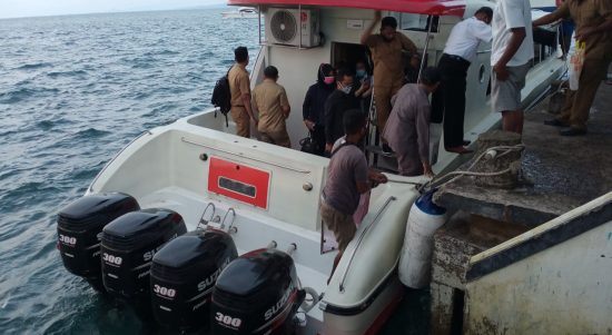 PIMPINAN, anggota Deprov pindah speed boat