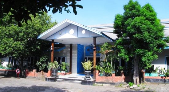 BAGIAN kasir Hotel Losmen Kita, Ternate