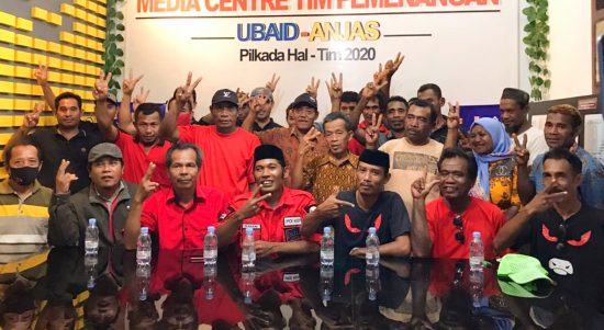 BARISAN Banteng Merah Perjuangan PDIP Haltim saat menggelar deklarasi, siap menangkan Paslon Ubaid-Anjas