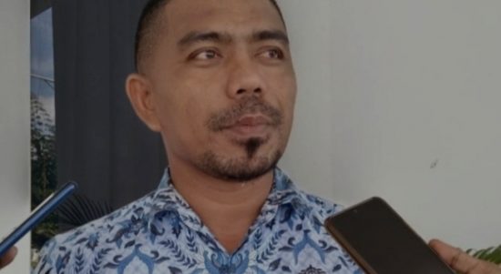 KEPALA Bagian Humas dan Protokoler Setda Kepsul Basiludin La Besi, saat diwawancara awak media, Selasa (15/12/2020)