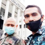 TIM hukum Paslon HT-UMAR, Amirudin Yakseb Selfi bersama koleganya usai memasukkan laporan PHP ke MK, Senin (21/12/2020)
