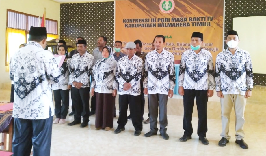 SUASANA pengambilan sumpah pengurus baru PGRI Haltim Periode 2020-2025