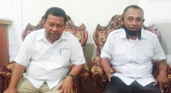 KEPALA Kesbangpol Kepsul Said Losen (kanan) dan Kepala Dinas Sosial Kepsul Rifai Masuku (kiri)