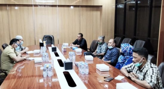 SUASANA pertemuan perdana Komisi Informasi (KI) Provinsi Maluku Utara bersama Sekprov Malut Samsudin A. Kadir, didamping Kadiskominfo Iksan Arsad, Selasa (26/1/2021)