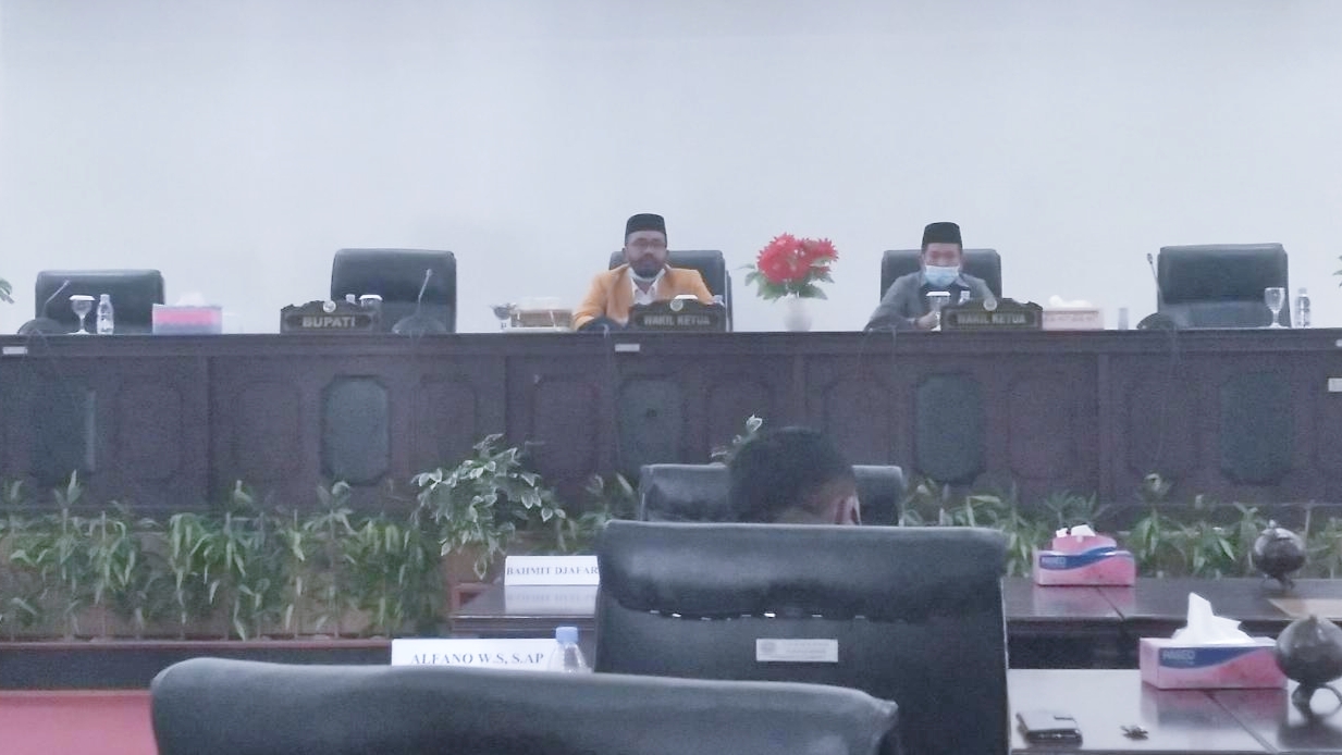 SUASANA paripurna pengesahan dan pengangkatan Bupati dan wakil Bupati Haltim, Kamis (18/2/2021)