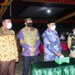 BUPATI Haltim Drs. Ubaid Yakub (tengah) saat membuka kegiatan STQ ke-10, Selasa (2/3/2021) malam kemarin