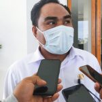 PENJABAT Sekab Halmahera Timur (Haltim), Deny Tjan saat diwawancara wartawan di Kantor Bupati, Rabu (10/3/2021)