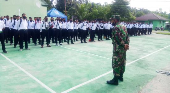 PASI Pers Kodim 1510 Sanana, Kapten Inf. Abdul Malik Fudji saat mengambil apel casis Tamtama, Kamis, 11/3/2021) sebelum bertolak ke Ternate