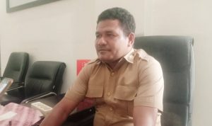 KASUBAG SDM Etbang Haltim, Abdurahman Baidin saat diwawancara awak media di ruang kerjanya, Rabu (17/3/2021)