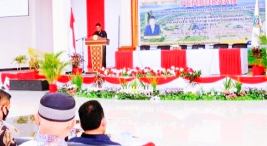 BUPATI Halmahera Timur (Haltim) Ubaid Yakub saat membuka kegiatan Musrenbang Kabupaten di Aula Kantor Bupati Haltim, Jum’at (9/4/2021)