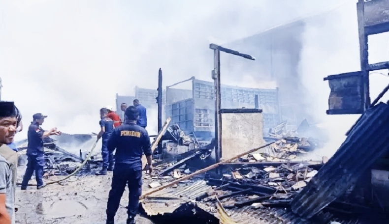 GUDANG Kopra di RT 007/RW 004 Kelurahan Stadion, Kota Ternate Tengah hangus terbakar