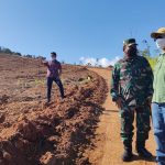 PANGLIMA Kodam (Pangdam) XVI/Pattimura Mayjen TNI Jeffry A. Rahawarin meninjau Objek Vital Nasional (Obvitnas) di Pulau Obi, Kabupaten Halmahera Selatan, Provinsi Maluku Utara, Rabu (9/6)