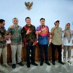 Foto bersama Komisi Informasi Pusat Pak Sahyan dan Pak Cecep, KI NTB Suaeb Qori, dan KI Maluku Utara usai kegiatan kegiatan asistensi kelembagaan pada Jumat (11/6/2021)