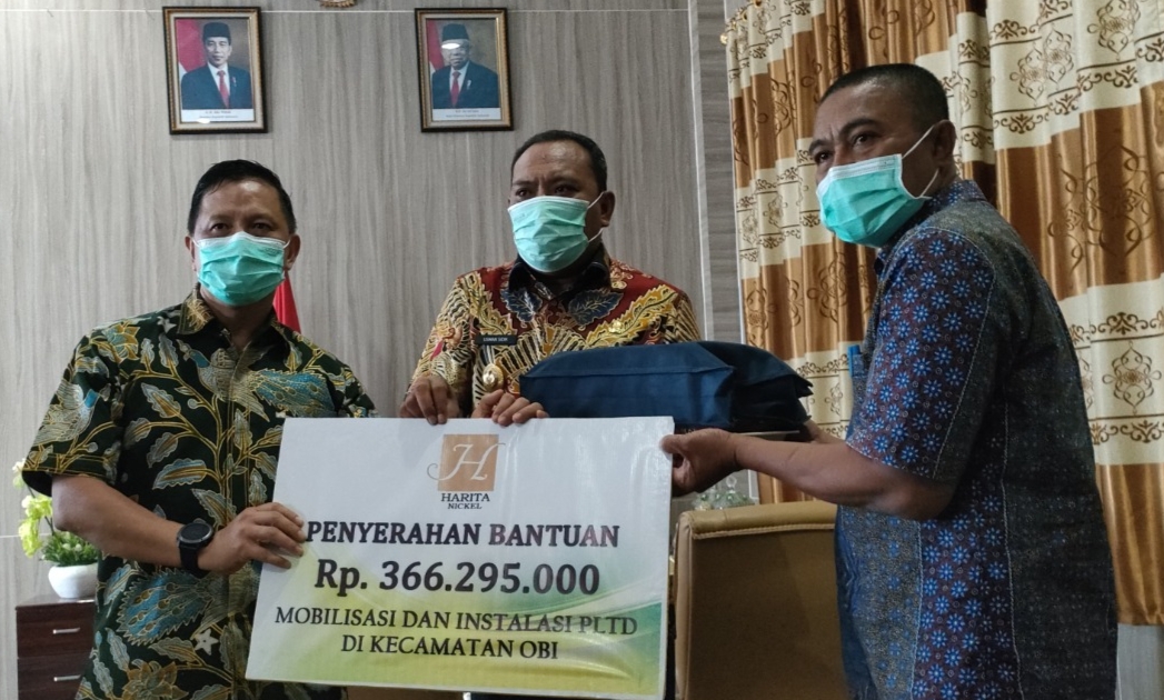 BUPATI Halsel Usman Sidik secara resmi menerima bantuan dana dari HARITA Nickel untuk memobilisasi dan memasang PLTD tersebut di Pulau Obi