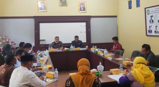 SUASANA RDP Komisi II DPRD Kepulauan Sula dengan tiga OPD, masing-masing Diknas, BPKAD, pada Kamis (22/7/2021)