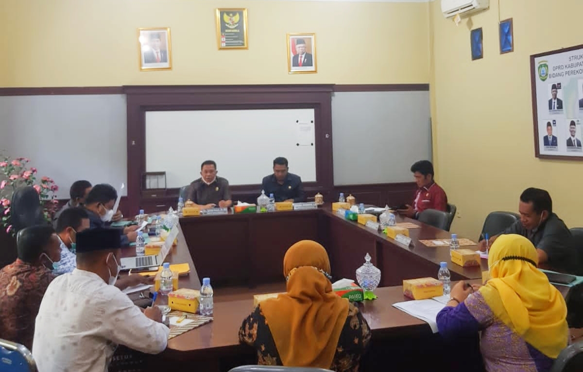 SUASANA RDP Komisi II DPRD Kepulauan Sula dengan tiga OPD, masing-masing Diknas, BPKAD, pada Kamis (22/7/2021)