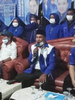 RICHARDO K. Hongarta (duduk ujung kanan) bersama kader Partai Demokrat Kepsul lainnya di HUT PD ke-20 tahun