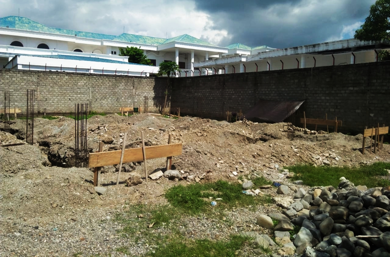 LOKASI pembangunan masjid trisula, di samping istana daerah kepulauan sula