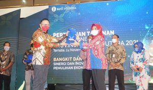 MEWAKILI manajemen Harita Nickel, direktur Utama Trimegah Bangun Persada (TBP) Donald J. Hermanus menerima penghargaan dari Bank Indonesia pada Rabu (24/11/2021).