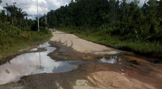 JALAN rusak menuju Pelabuhan Talo yang dikeluhan pengendara Bentor di Kabupaten Pulau Taliabu