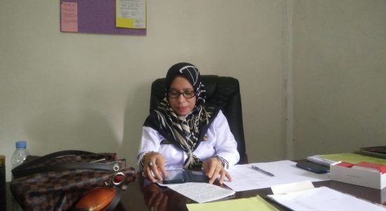 KEPALA Dinas Pemberdayaan Perempuan dan Perlindungan Anak (DP3A) Kabupaten Pulau Taliabu, Muhrida Donsi, Saat diwawancarai wartawan di ruang kerjanya Rabu, (23/2/2022).