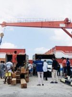 SUASANA bongkar muat di pelabuhan Malbufa, Kecamatan Sanana Utara, Kepsul pada Rabu (26/1/2022)