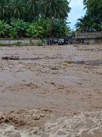 SUASANA kali Baleha saat banjir. Sebelum sampai ke lokasi FTW, harus melewati kali baleha