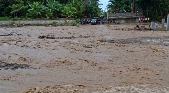 SUASANA kali Baleha saat banjir. Sebelum sampai ke lokasi FTW, harus melewati kali baleha