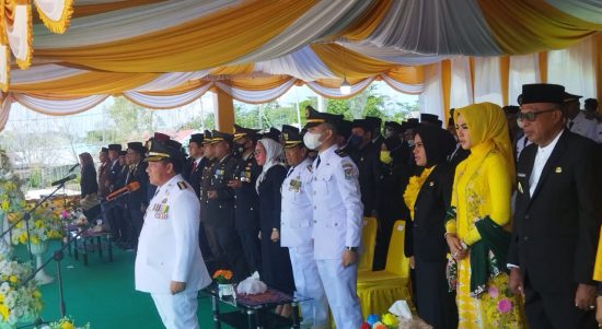 BUPATI Pulau Taliabu, Aliong Mus saat menjadi inspektur upacara hari ulang tahun kabupaten pulau taliabu ke-9 tahun, Jumat (22/4/2022)