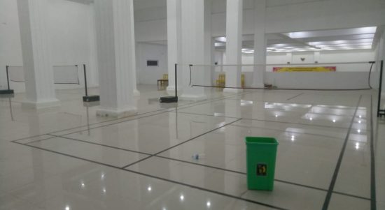 LAPANGAN badminton di lantai dua Kantor DPRD Pulau Taliabu