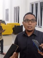 SEKRETARIS Dewan Pulau Taliabu, Amrul Badal saat diwawancara wartawan Jum’at (20/5/2022)