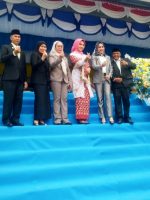 ISTRI Bupati Taliabu (kebaya) pose bersama pejabat Pemkab Taliabu di upacara Hardiknas, Jumat (13/5/2022)