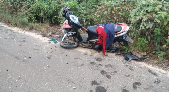 KENDARAAN roda dua (motor) miliki salah satu korban, yang masih terparkir di tempat kejadian perkara (TKP)