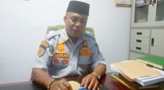 KEPALA DINAS Perhubungan Pulau Taliabu, Abdul Kadir Nur Ali saat diwawancara wartawan di ruang kerjanya, Rabu, (22/6/2022)