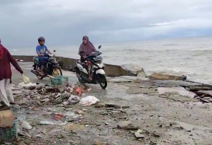 TALUD penahan ombak di pasar Basanohi Sanana, Kepsul rusak