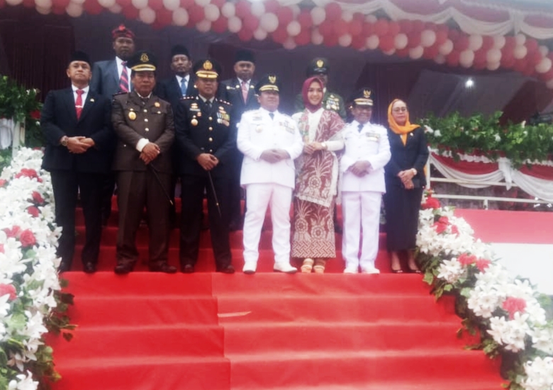 BUPATI Taliabu Aliong Mus pose bersama Forkopimda usai upacara HUT RI ke-77 tahun, Rabu (17/8/2022)