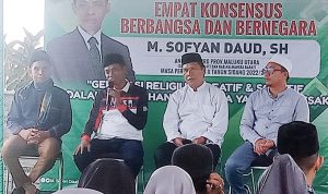 ANGGOTA DPRD Provinsi Maluku Utara (Malut), Sofyan Daud (Kedua dari kiri) saat memaparkan prinsip empat konsensus berbangsa dan bernegara di.mahasiswa, Senin 27/3/2023)