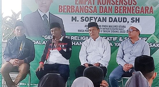 ANGGOTA DPRD Provinsi Maluku Utara (Malut), Sofyan Daud (Kedua dari kiri) saat memaparkan prinsip empat konsensus berbangsa dan bernegara di.mahasiswa, Senin 27/3/2023)