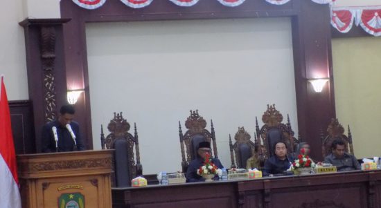 SUASANA paripurna di DPRD Kabupaten Kepulauan Sula