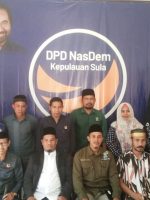 EMPAT parpol pengusung pasangan bakal calon capres dan bakal calon cawapres AMIN di Kabupaten Kepulauan Sula foto bersama usai nobar dan doa bersama saat AMIN mendaftar di KPU, Kamis (19/10/2023)