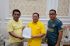 KETUA TKD Prabowo-Gibran di Kepsul H. Ahkam Gajali (kiri) menerima SK dari ketua TKD Prabowo-Gibran Provinsi Malut H. Aliong Mus (tengah) didampingi sekretaris Saiful Ahmad
