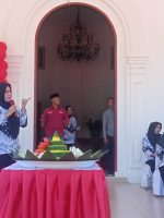 BUPATI Kepulauan Sula, Fifian Adeningsi Mus membuka rangkaian kegiatan HUT PGRI dan HGN di Istana Daerah, Jumat (1/12/2023)