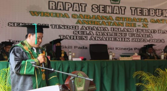 KETUA STAI babussalam sula maluku utara Sahrul Takim, saat membacakan laporan akademik