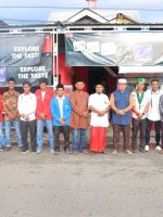 KASAT Intelkam IPTU Sahlan Tubaka, S.H, M.H,S pose bersama dengan ormas usai berbagi takjil di Desa Fatce, Kecamatan Sanana, Sabtu(30/3/24)