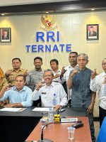 POSE bersama Komisi Informasi Provinsi Maluku Utara dan jajaran RRI Cabang Ternate usai penandatanganan MoU, Senin (25/8/2024)